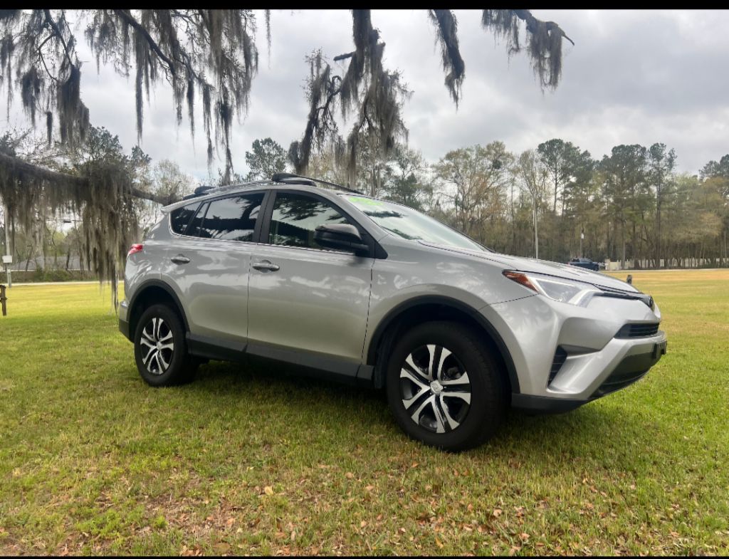 2018 Toyota RAV4 LE photo