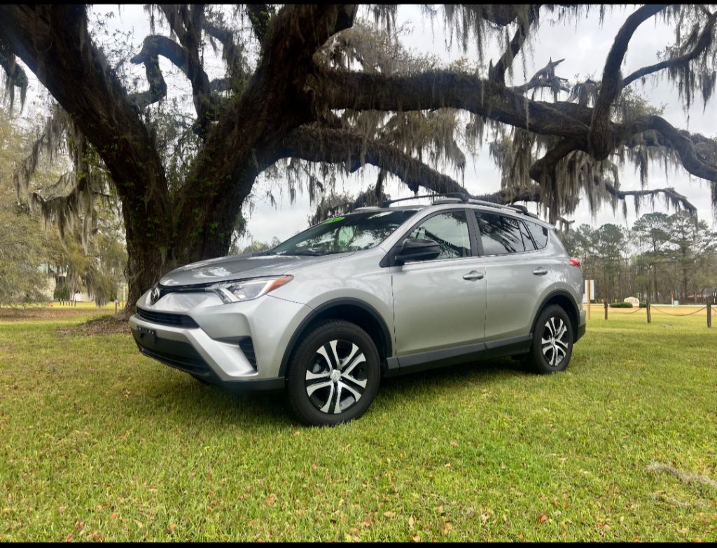 2018 Toyota RAV4 LE photo