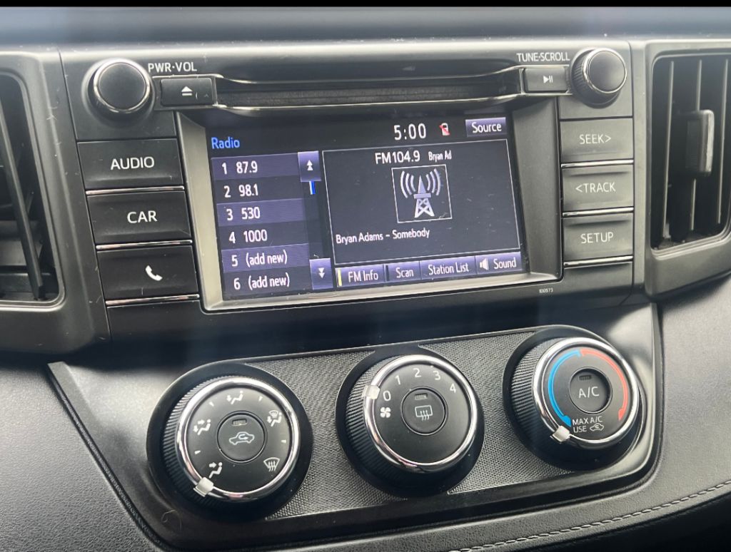 2018 Toyota RAV4 LE photo