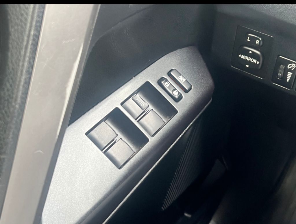 2018 Toyota RAV4 LE photo