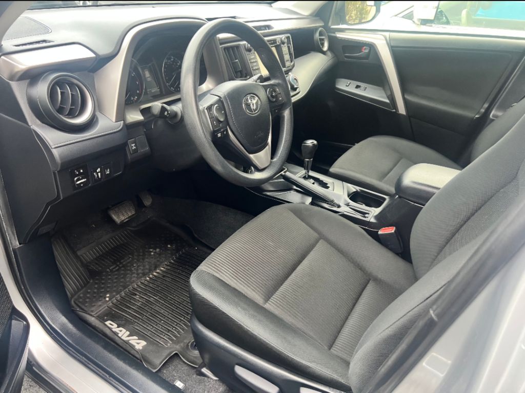 2018 Toyota RAV4 LE photo