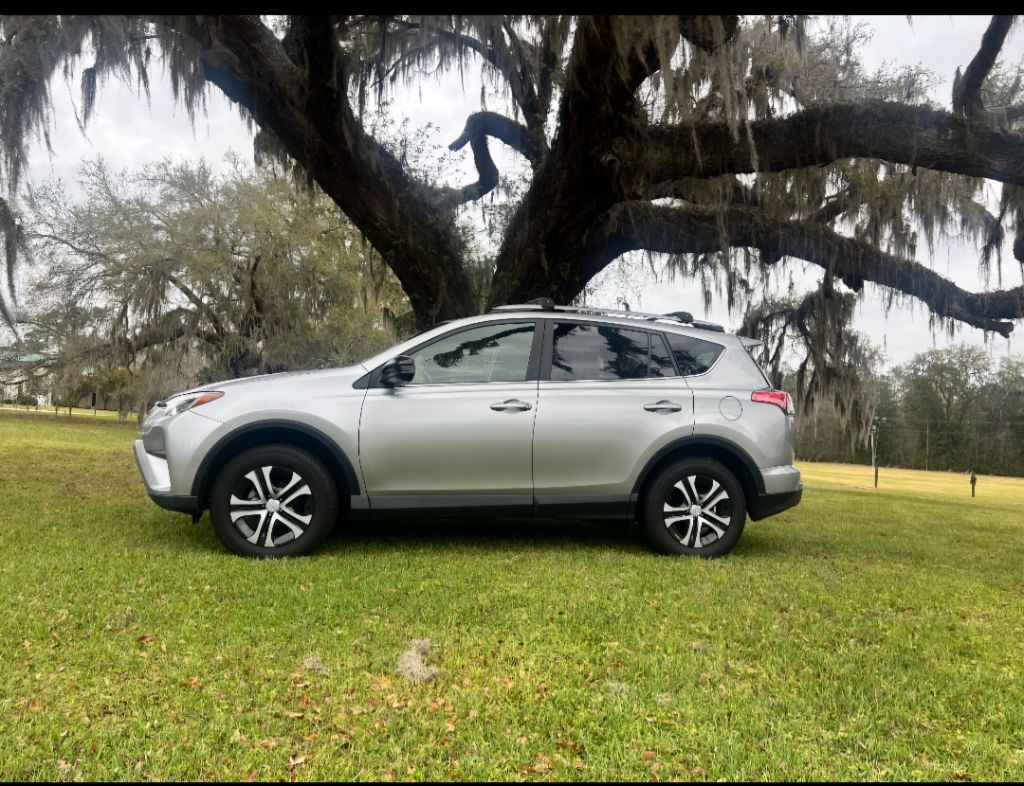 2018 Toyota RAV4 LE photo