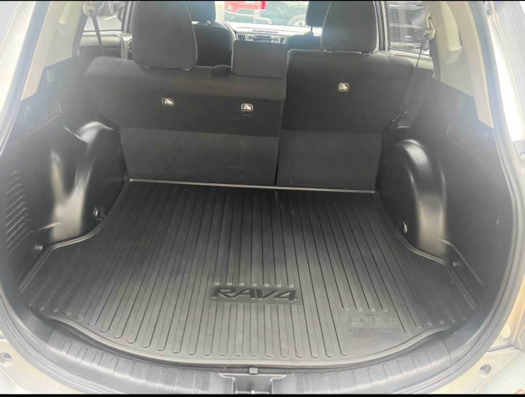 2018 Toyota RAV4 LE photo