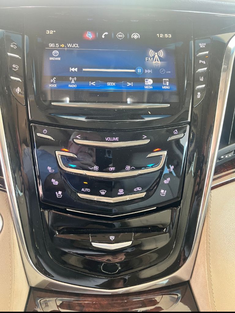 2015 Cadillac Escalade Luxury photo