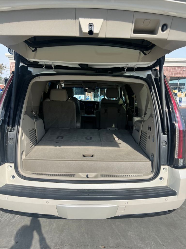 2015 Cadillac Escalade Luxury photo