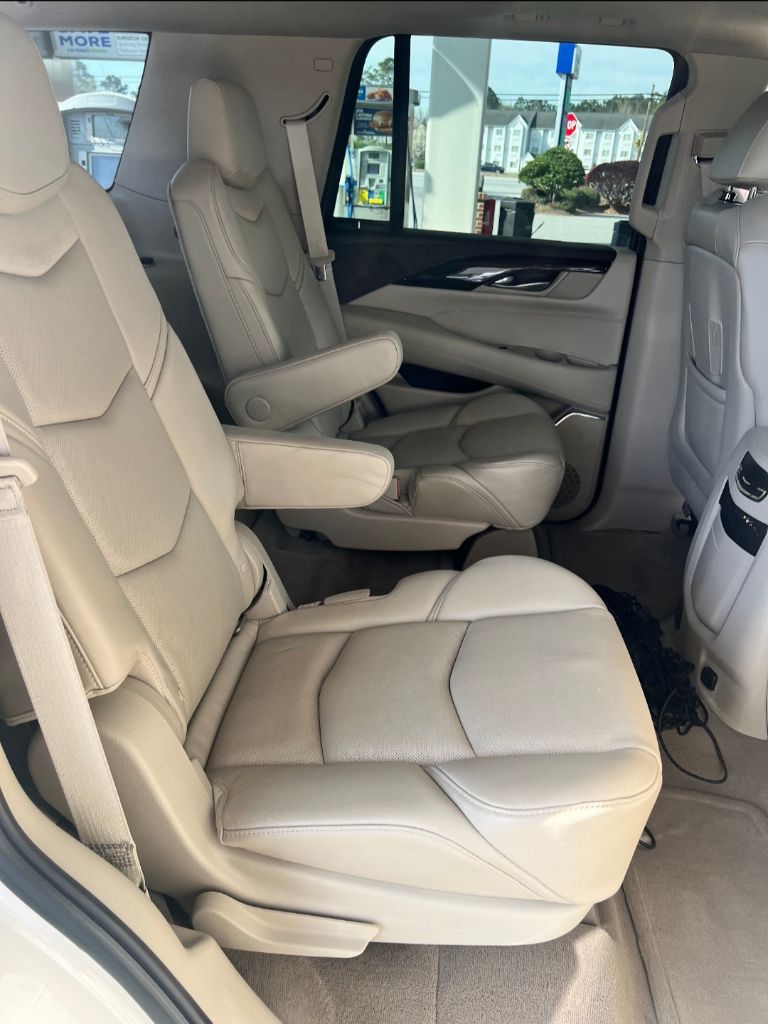 2015 Cadillac Escalade Luxury photo