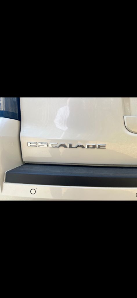 2015 Cadillac Escalade Luxury photo