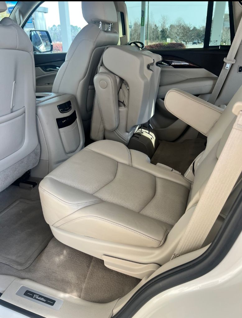 2015 Cadillac Escalade Luxury photo