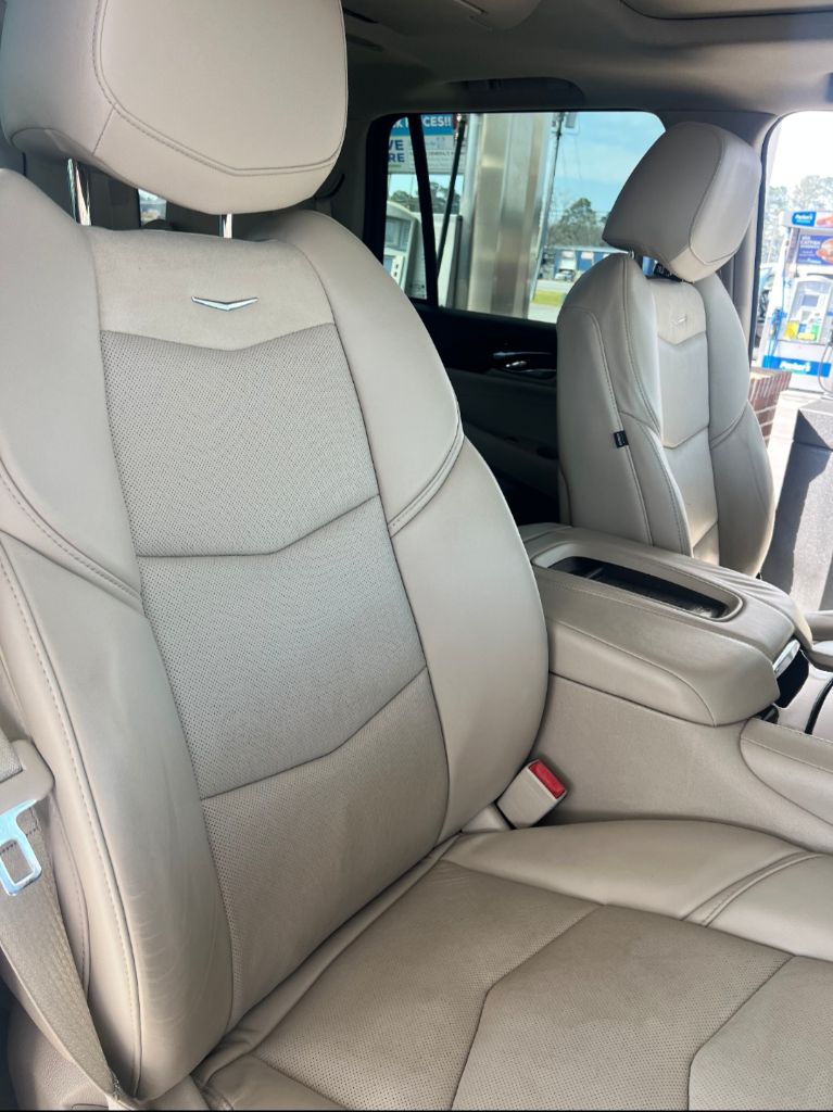 2015 Cadillac Escalade Luxury photo