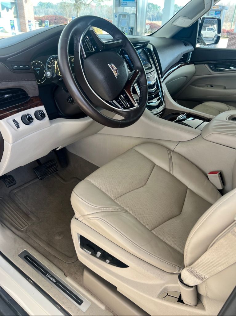 2015 Cadillac Escalade Luxury photo