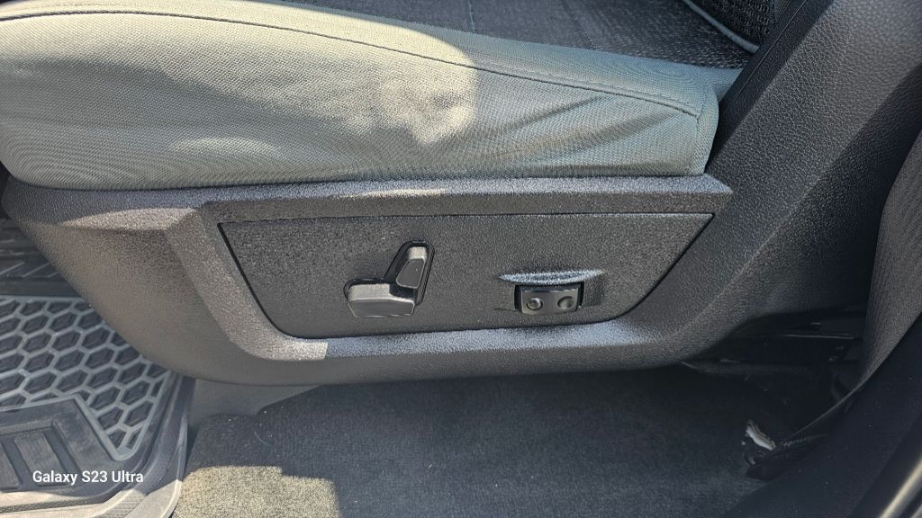 2015 RAM 1500 SLT photo