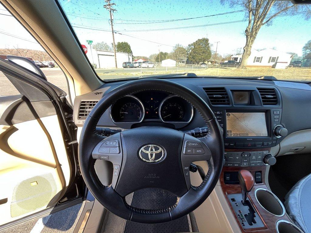 2008 Toyota Highlander - $9,995