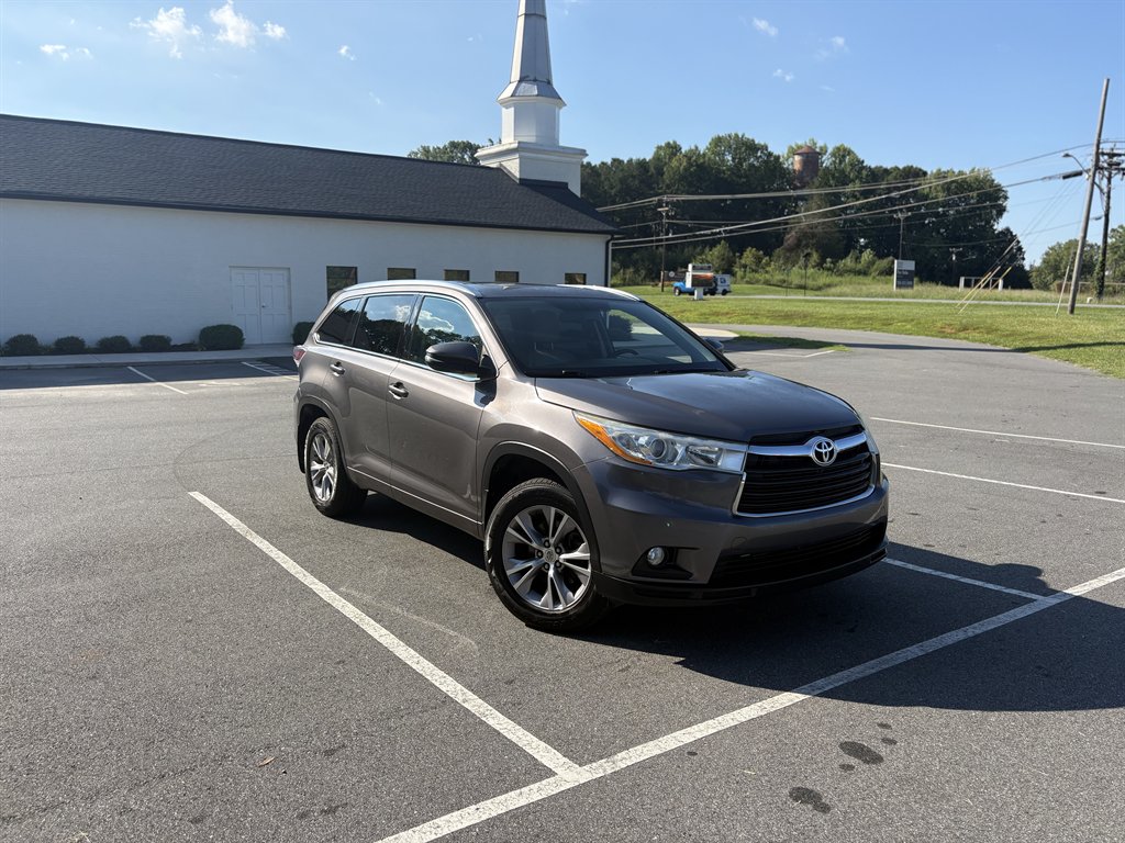 2014 Toyota Highlander - $13,995