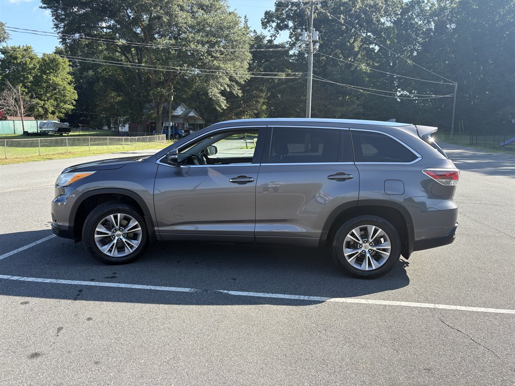 2014 Toyota Highlander - $13,995