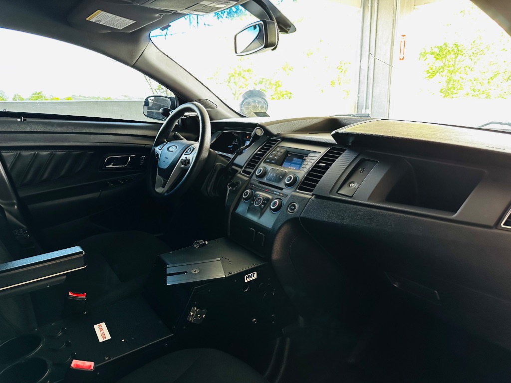 2015 Ford Taurus SEL photo