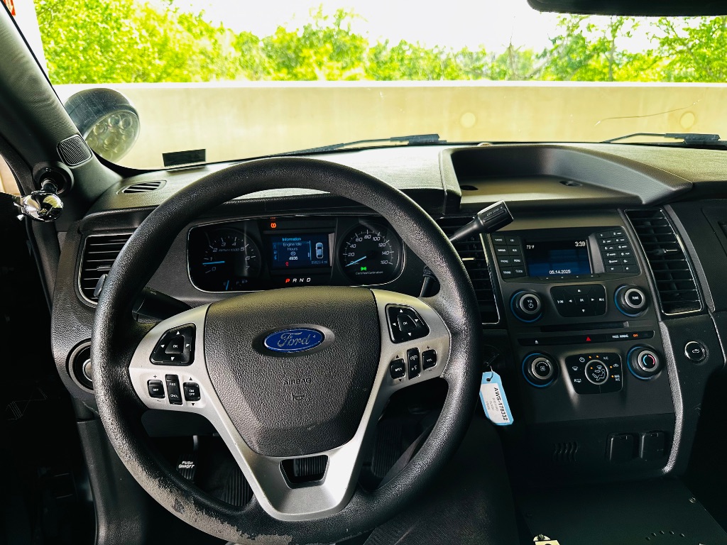 2015 Ford Taurus SEL photo