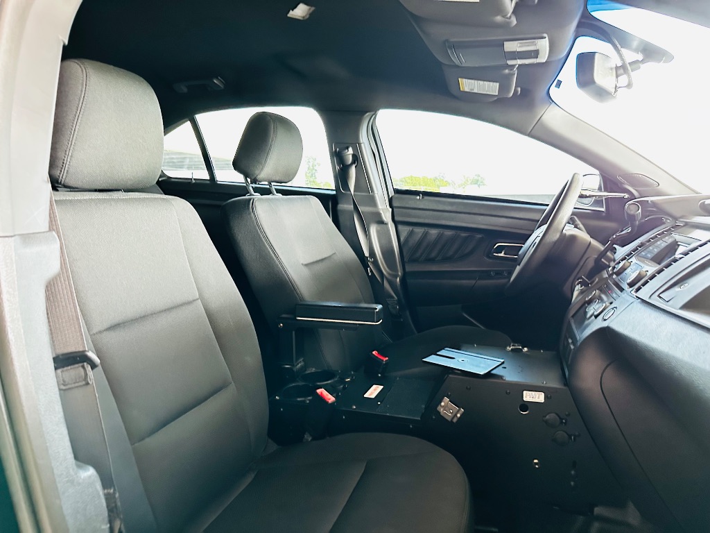 2015 Ford Taurus SEL photo