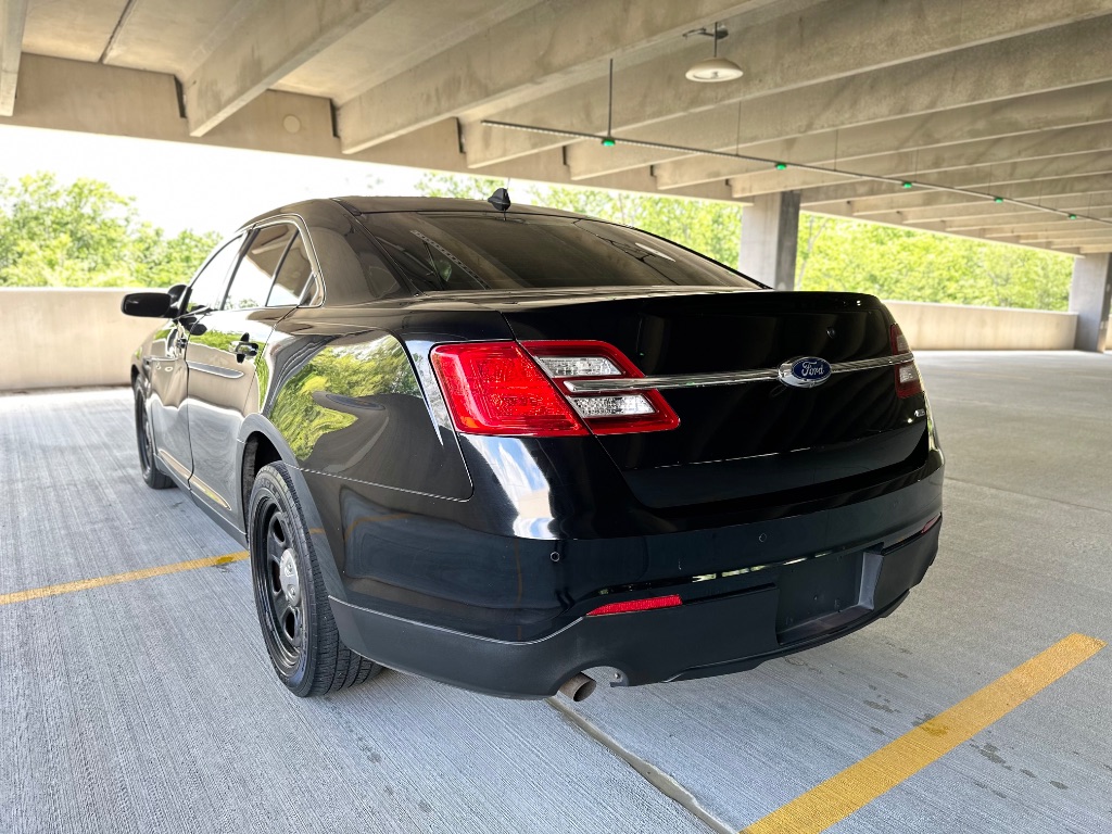 2015 Ford Taurus SEL photo