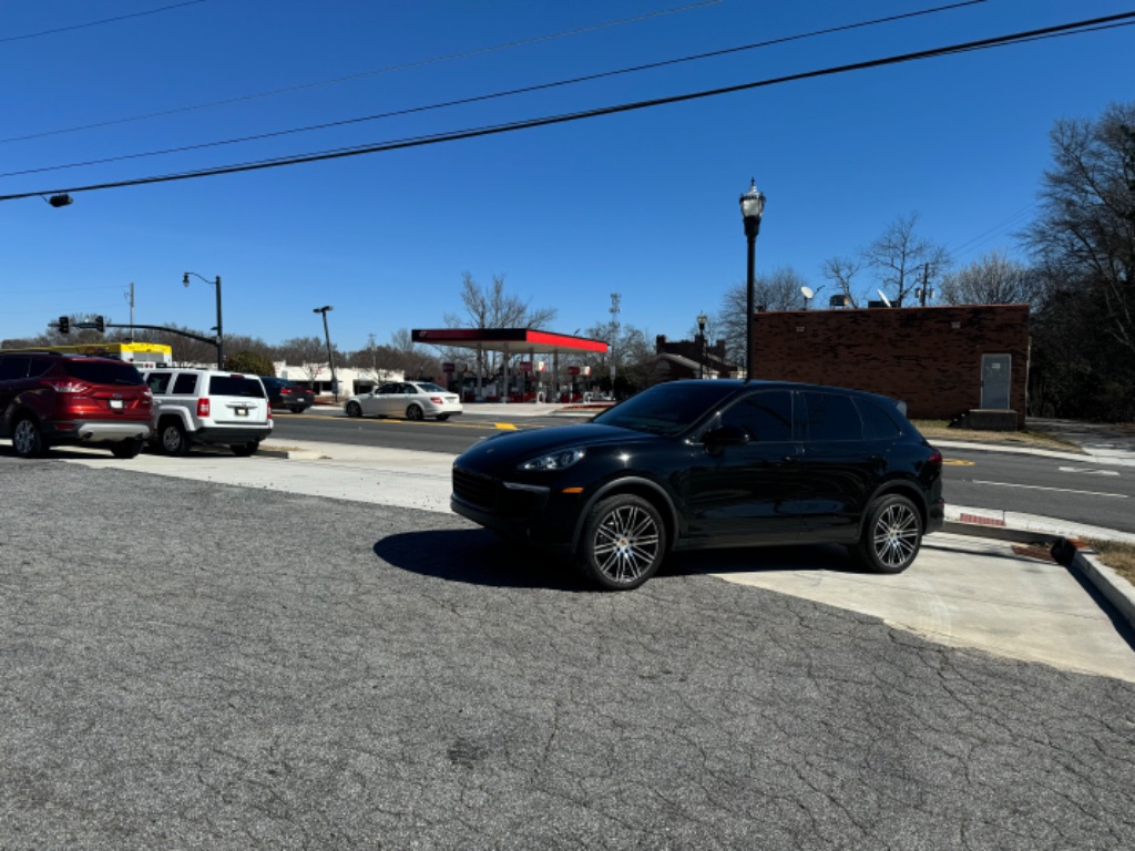 2017 Porsche Cayenne - $28,799