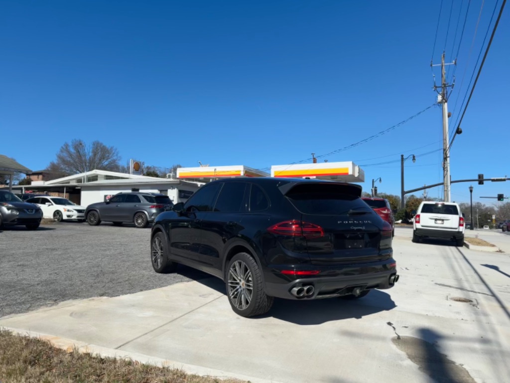 2017 Porsche Cayenne - $28,799