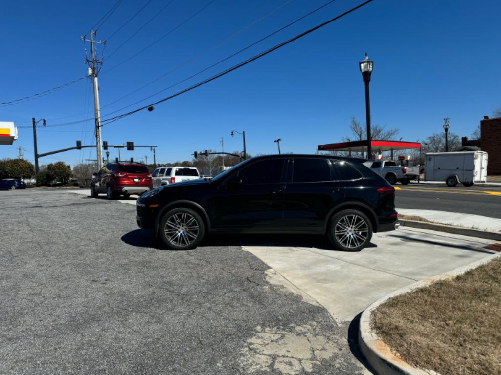 2017 Porsche Cayenne - $28,799