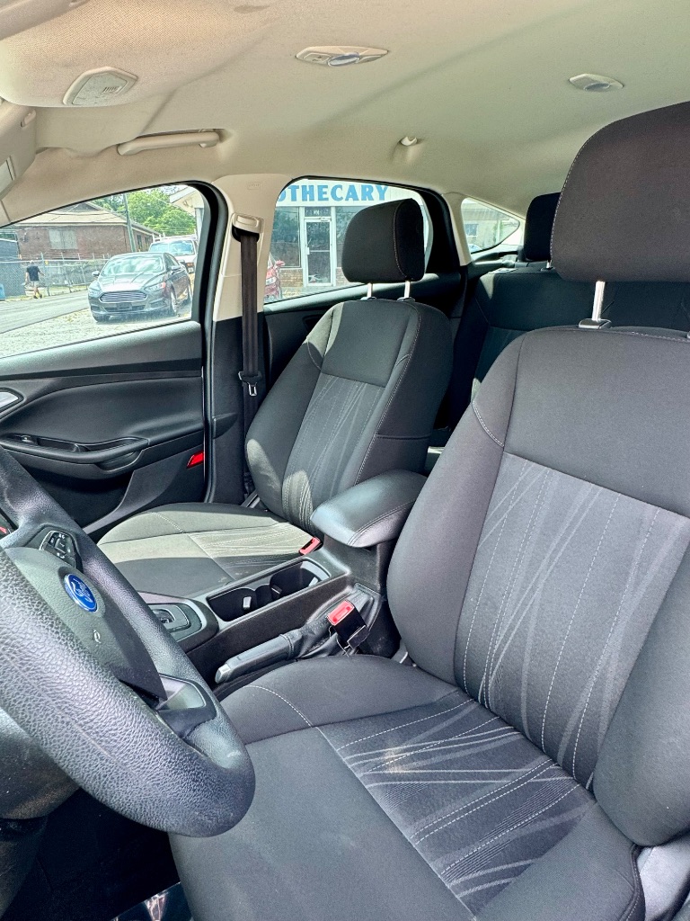2017 Ford Focus SE photo
