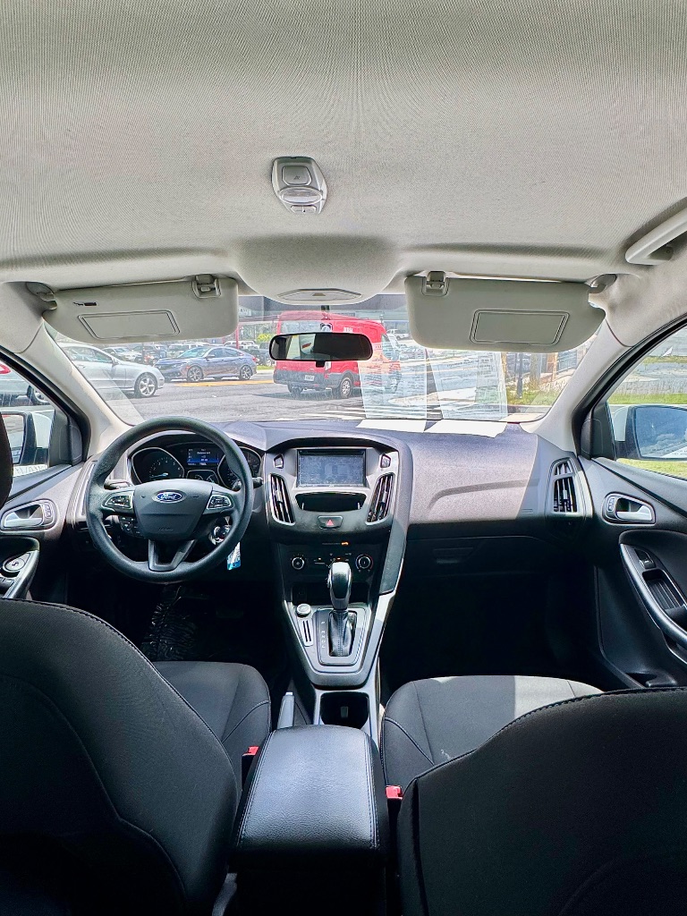 2017 Ford Focus SE photo