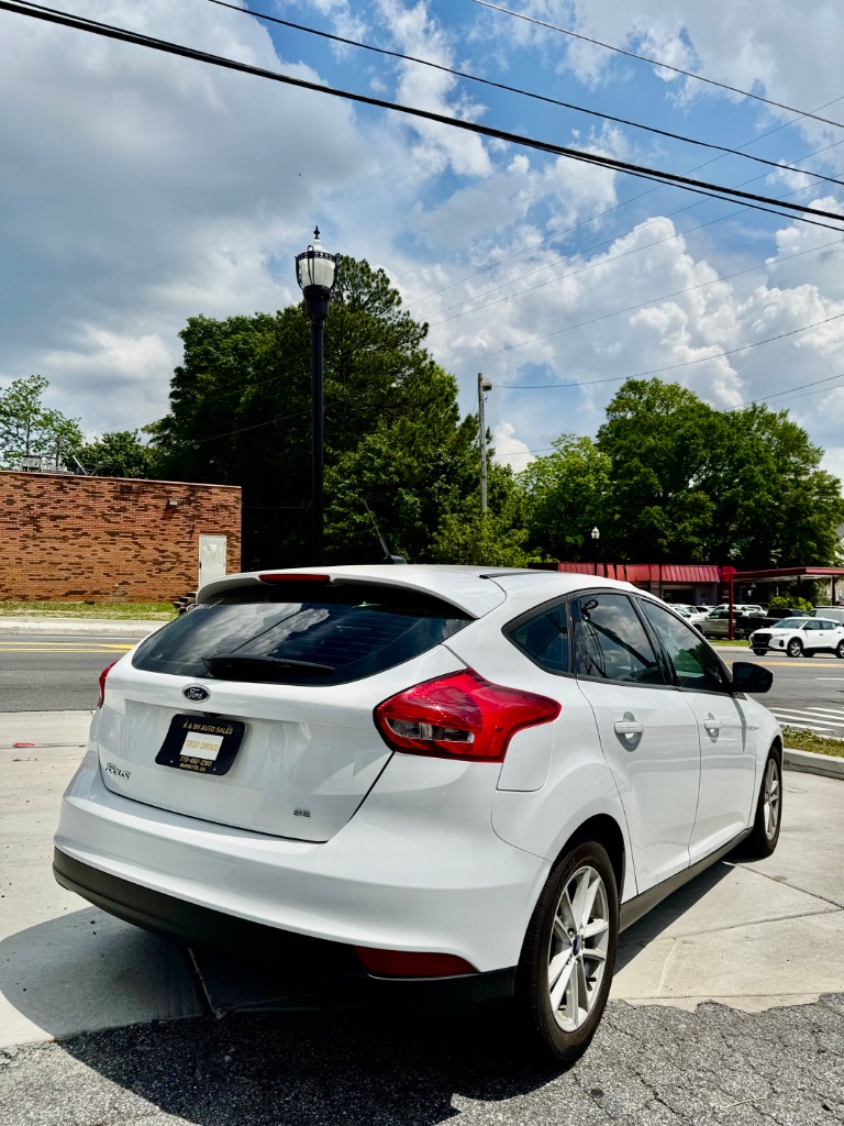 2017 Ford Focus SE photo