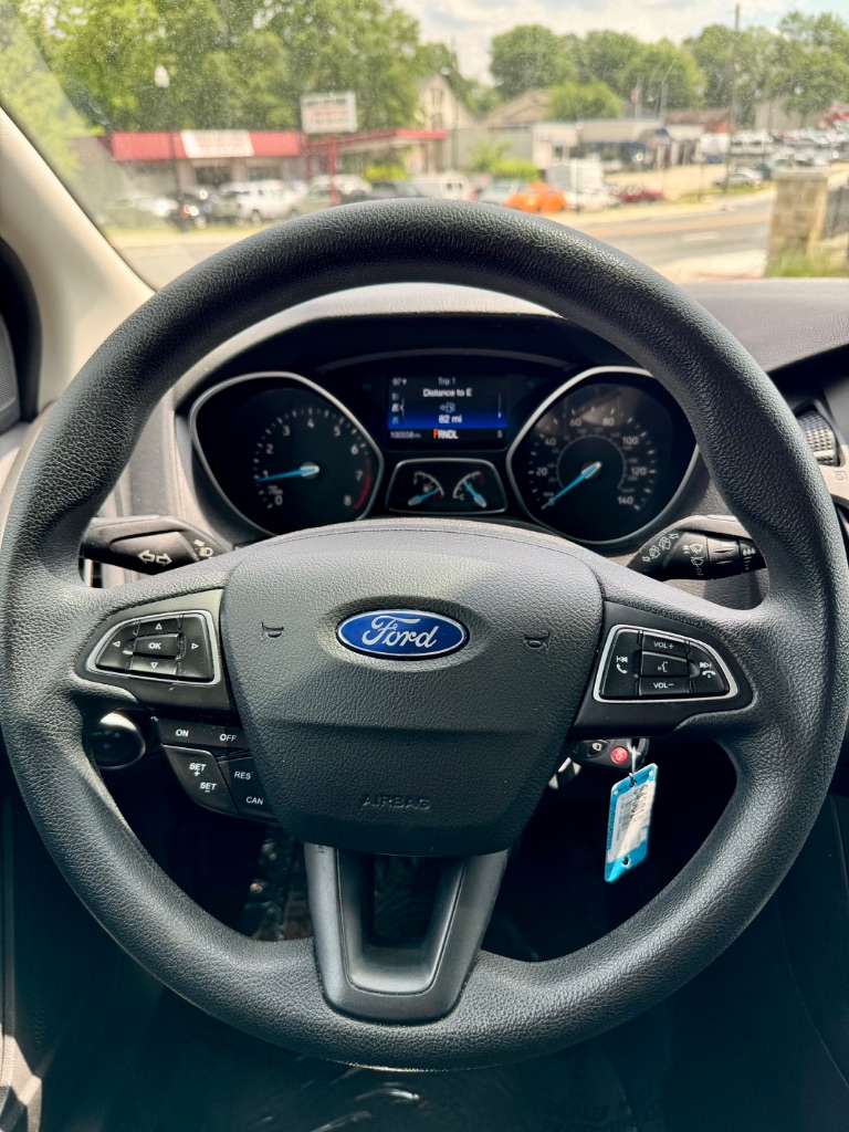 2017 Ford Focus SE photo
