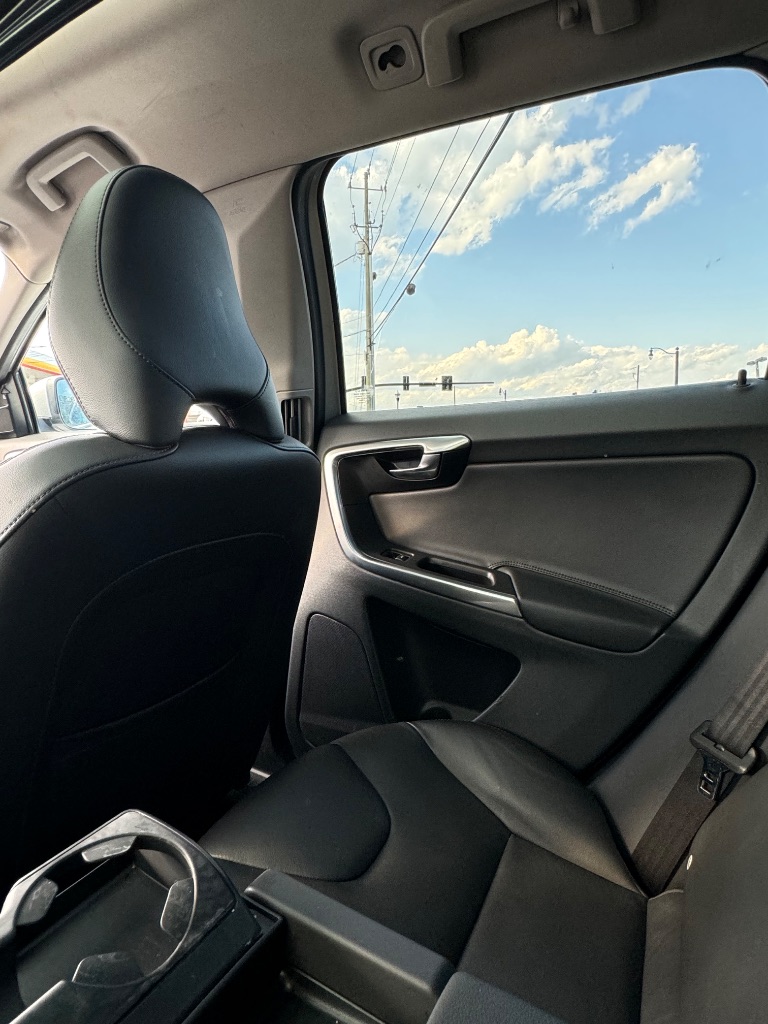 2016 Volvo XC60 - $11,390