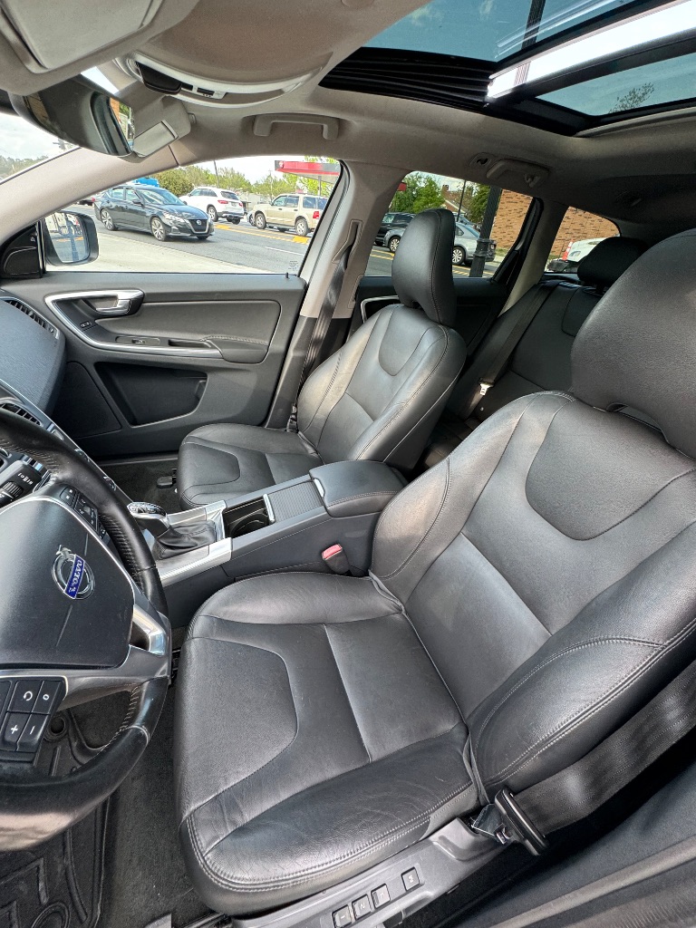 2016 Volvo XC60 - $11,390