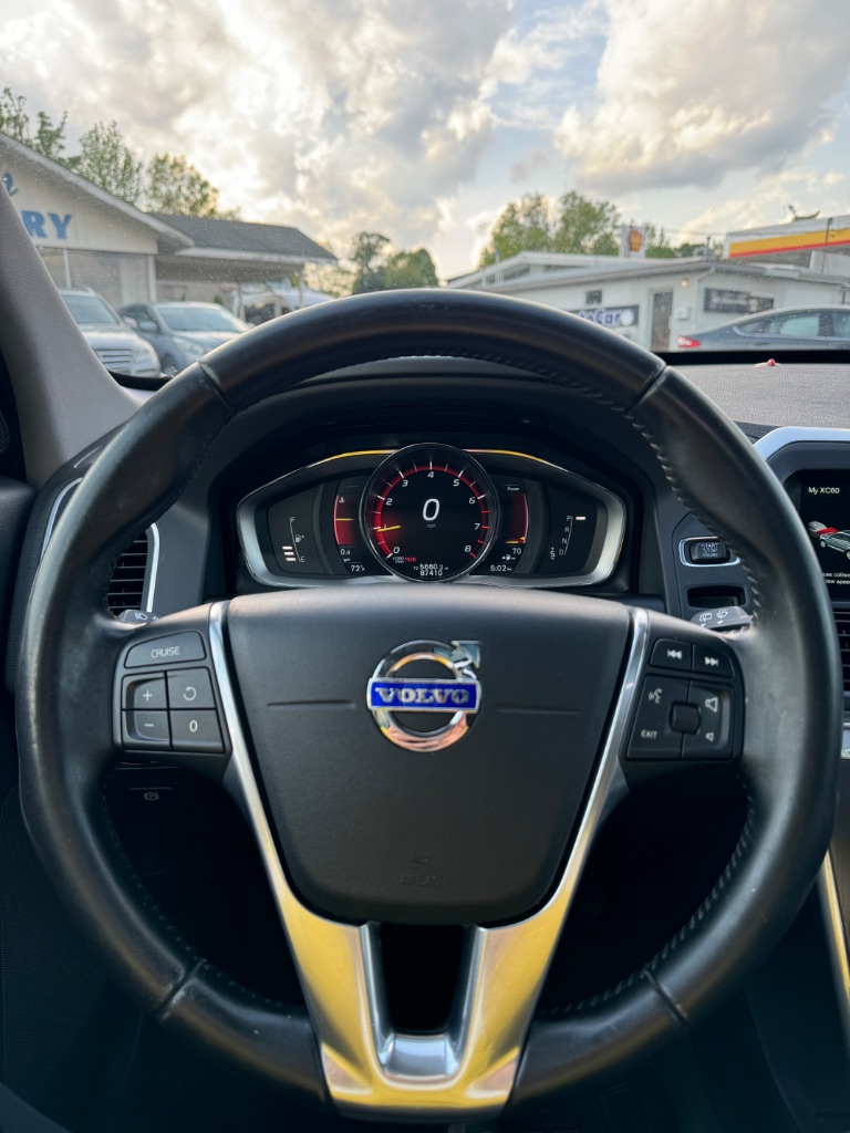 2016 Volvo XC60 - $11,390