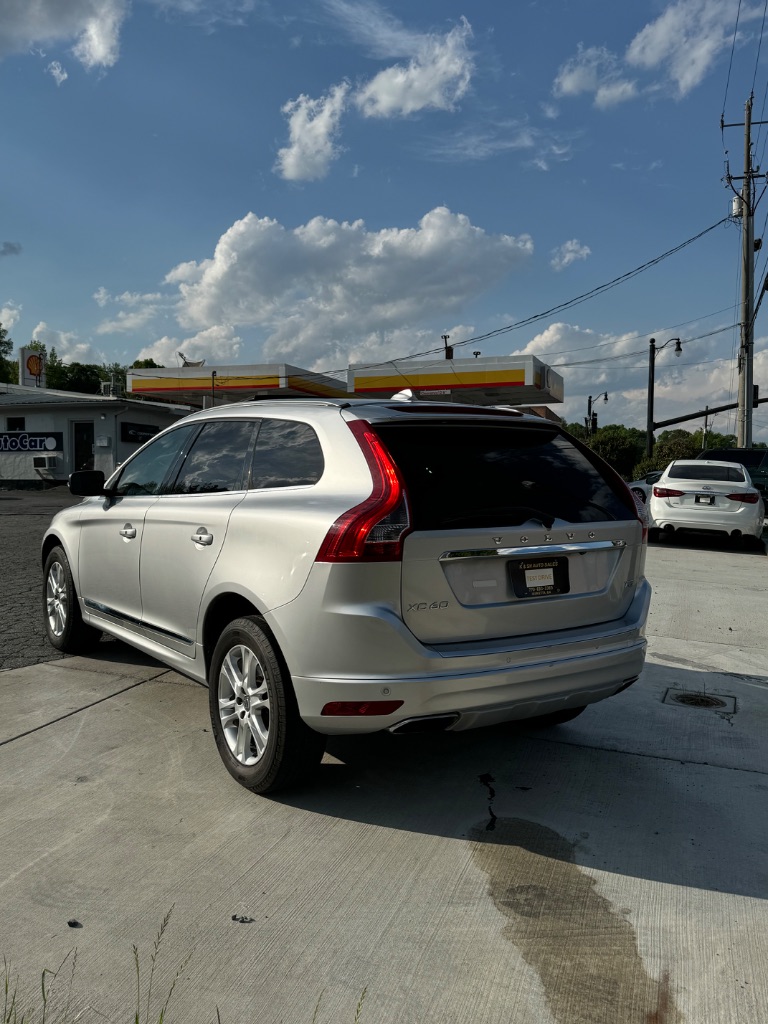2016 Volvo XC60 - $11,390