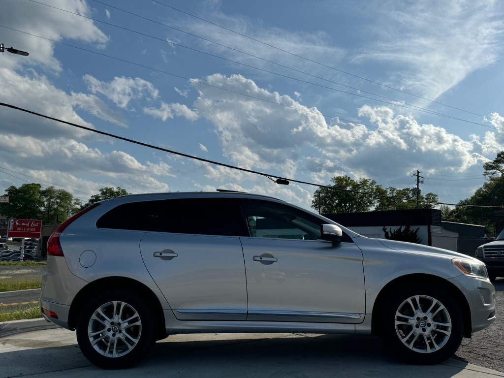 2016 Volvo XC60 - $11,390