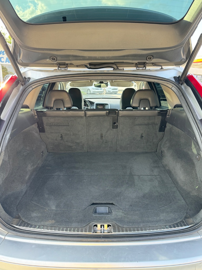 2016 Volvo XC60 - $11,390