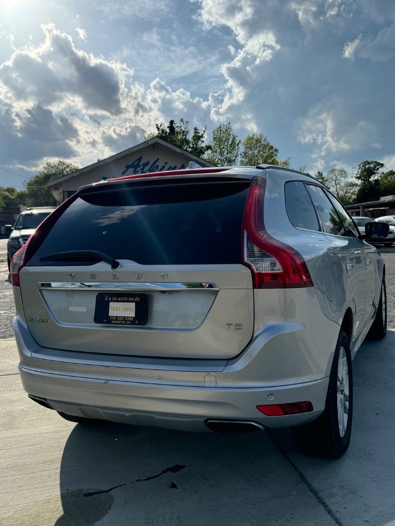 2016 Volvo XC60 - $11,390