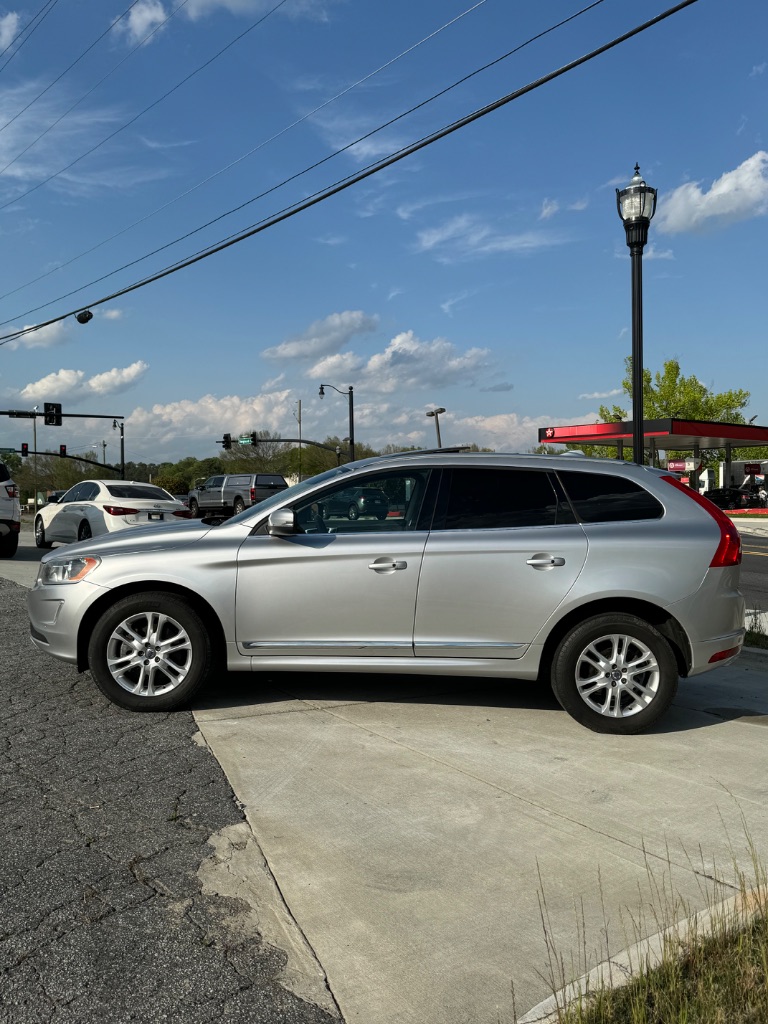 2016 Volvo XC60 - $11,390