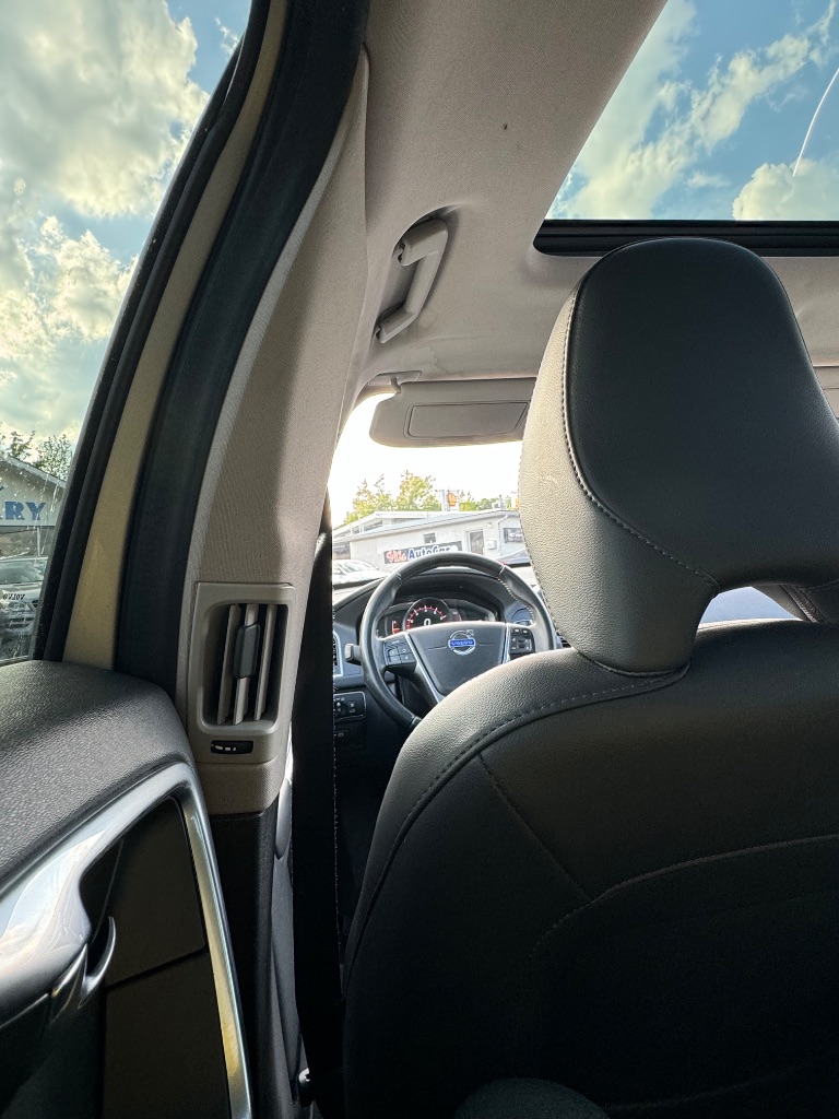 2016 Volvo XC60 - $11,390