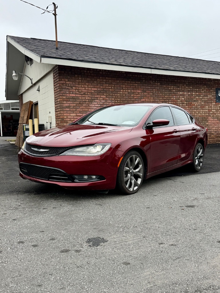 2015 Chrysler 200 - $5,500