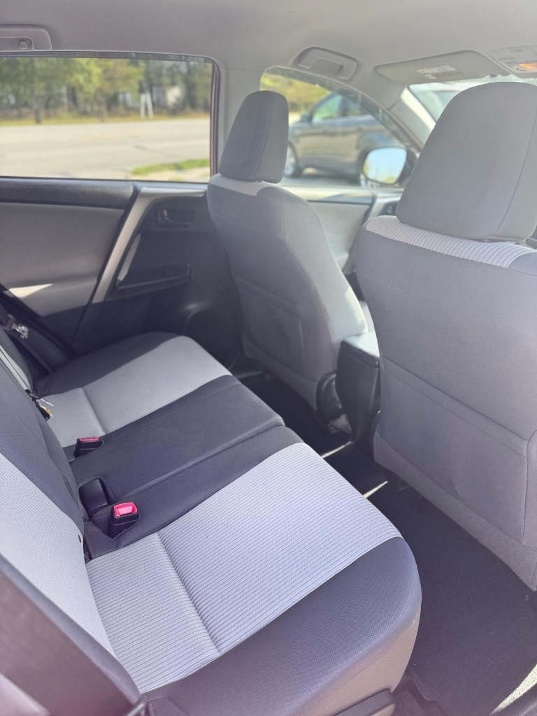 2014 Toyota RAV4 LE photo