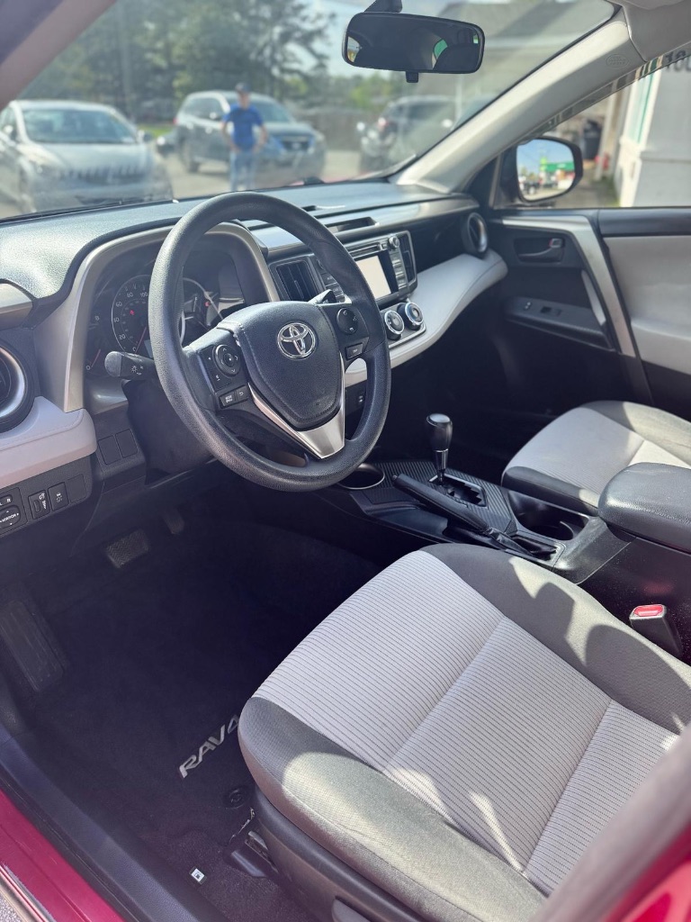 2014 Toyota RAV4 LE photo