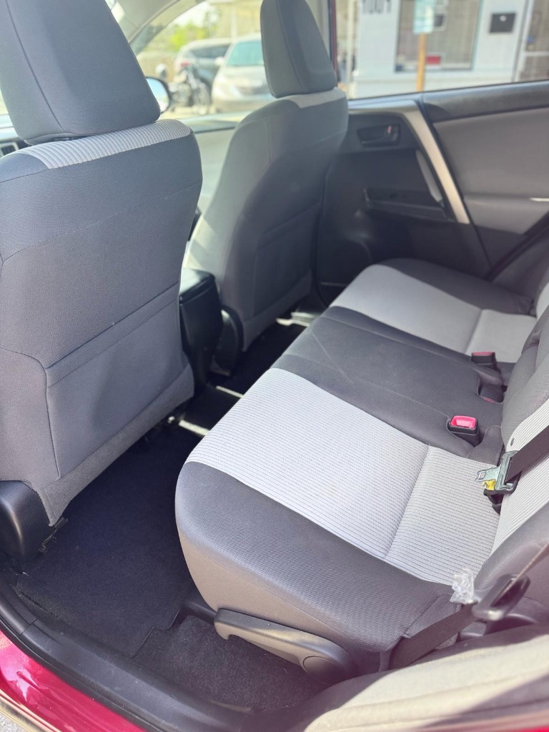 2014 Toyota RAV4 LE photo