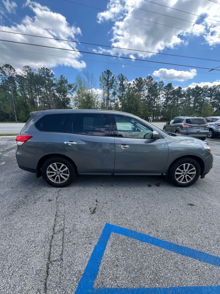 2015 Nissan Pathfinder S photo