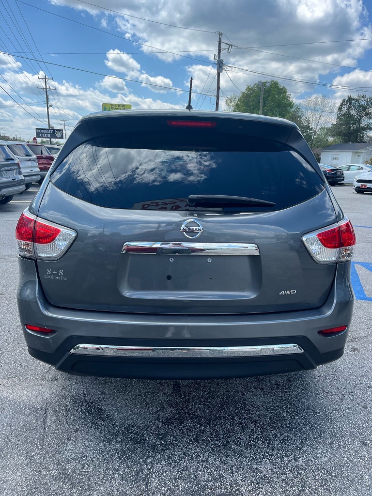 2015 Nissan Pathfinder S photo