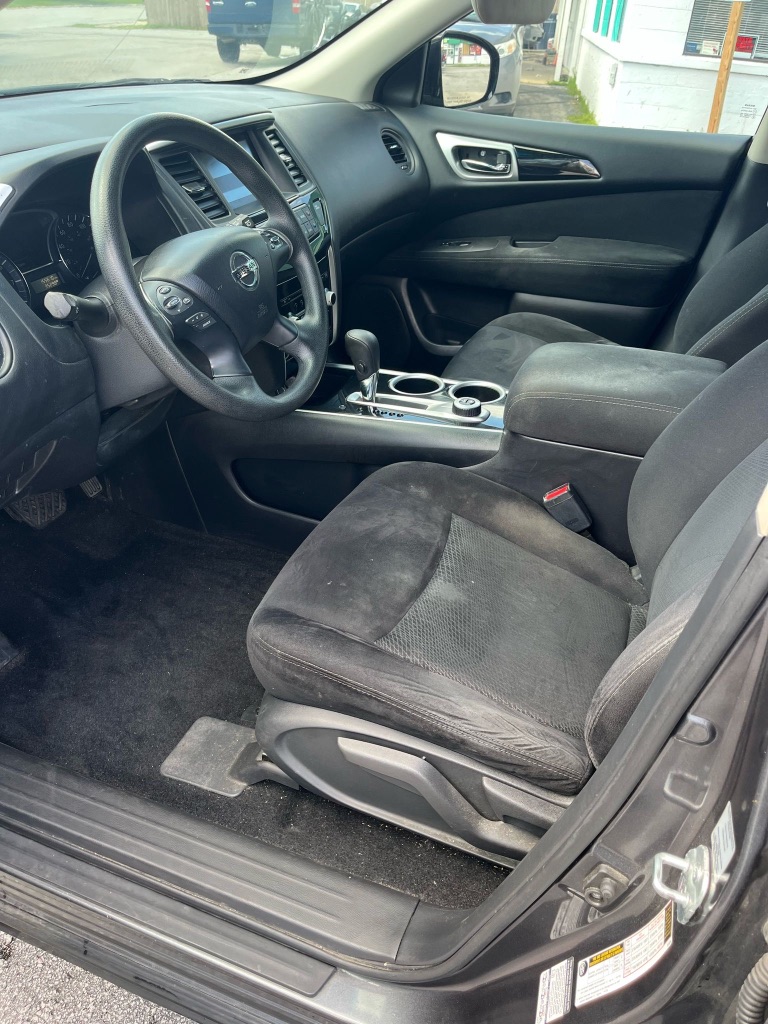 2015 Nissan Pathfinder S photo