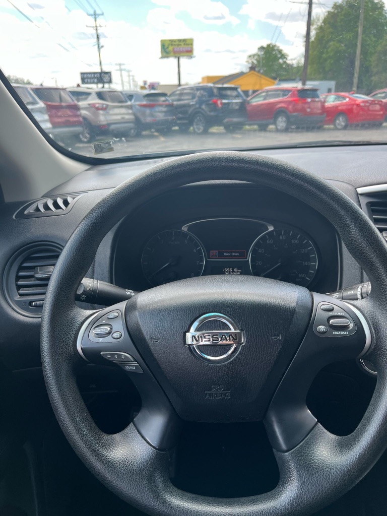 2015 Nissan Pathfinder S photo
