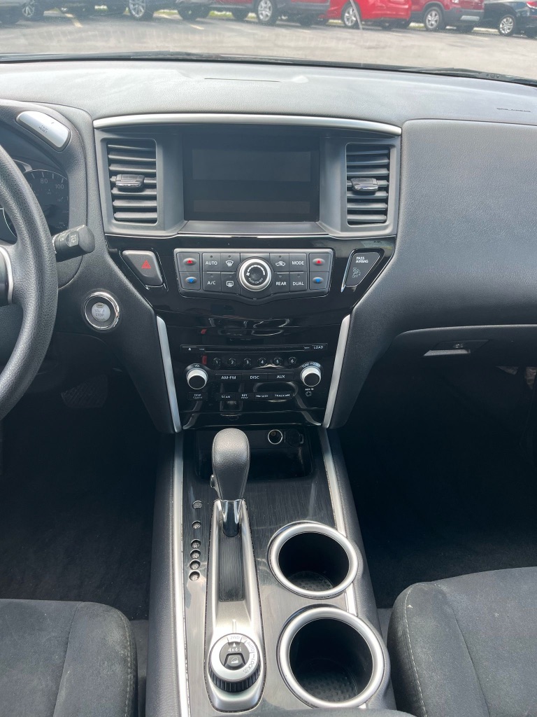 2015 Nissan Pathfinder S photo
