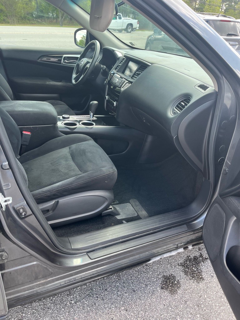 2015 Nissan Pathfinder S photo