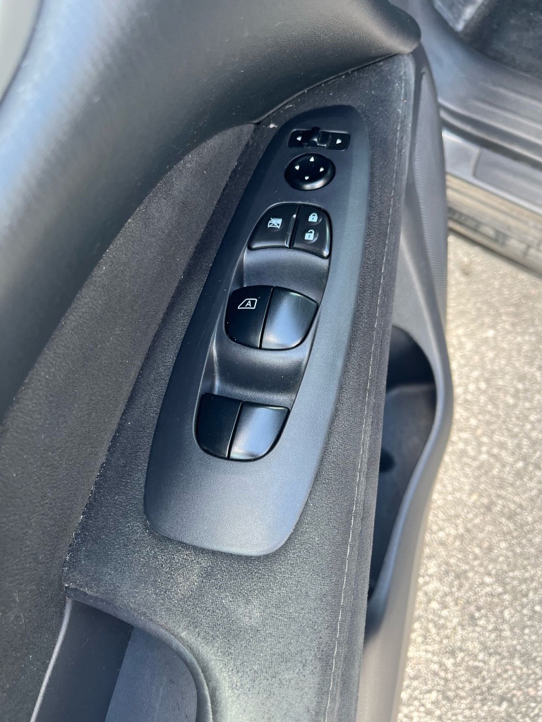 2015 Nissan Pathfinder S photo