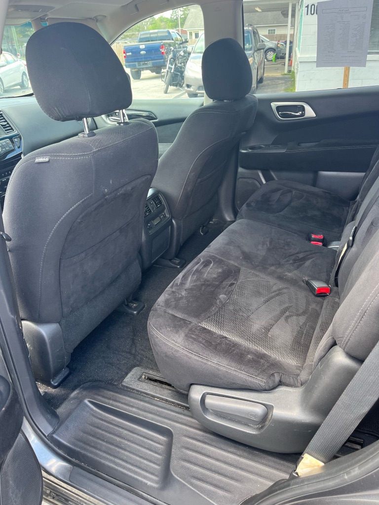 2015 Nissan Pathfinder S photo